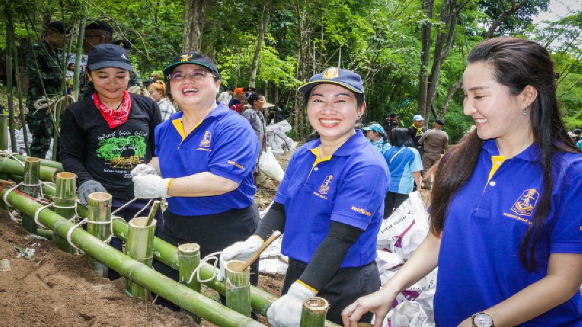 สมาคมแม่บ้าน ทบ. สาขา ทภ.3 รวมใจ สร้างฝายมีชีวิต น้อมจิตถวายแด่พ่อหลวง รัชกาลที่ 9