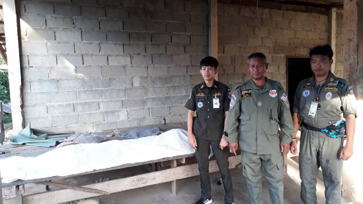 ป่วยซึมเศร้าฆ่าตัวตาย!!! ชาย 43 ปี ชาวศรีเชียงใหม่ ป่วยซึมเศร้ามานาน ผูกคอตายลาโลก (คลิป)