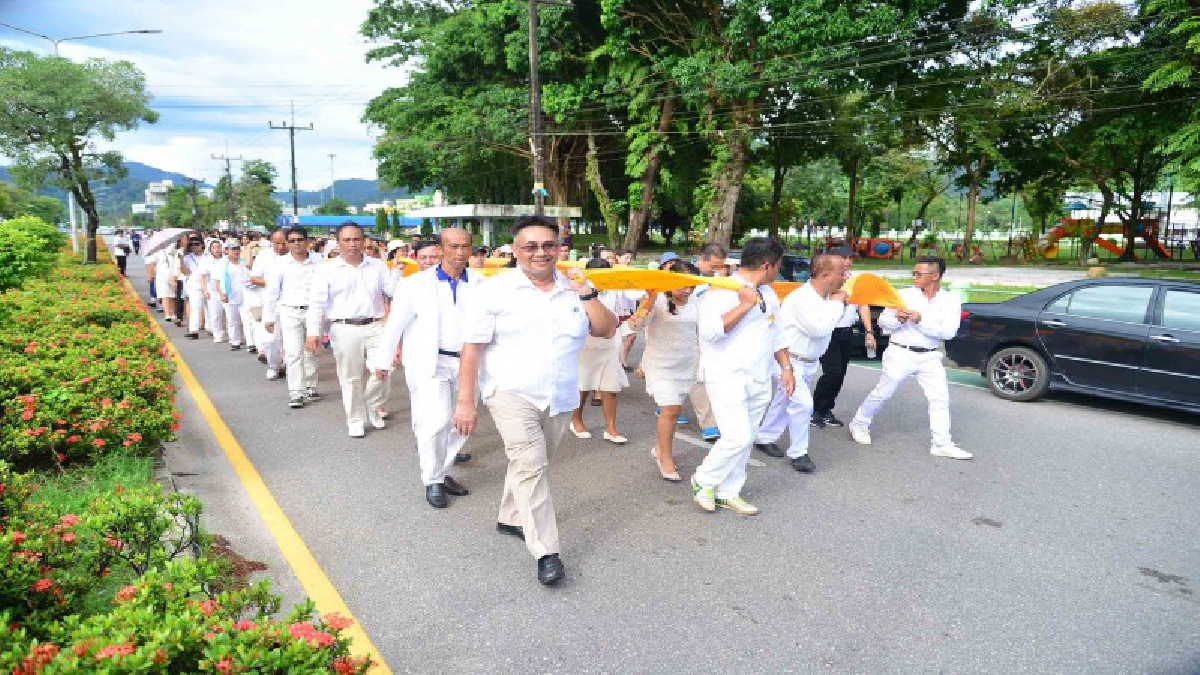 ระนอง!!ชาวไทย-เมียนมา ร่วม 1,000คน พร้อมใจร่วมแห่ผ้าห่มเจดีย์ดาธุและพระธรรมธาตุเจดีย์ศรีระนอง เนื่องในเทศกาลวิสาขบูชา