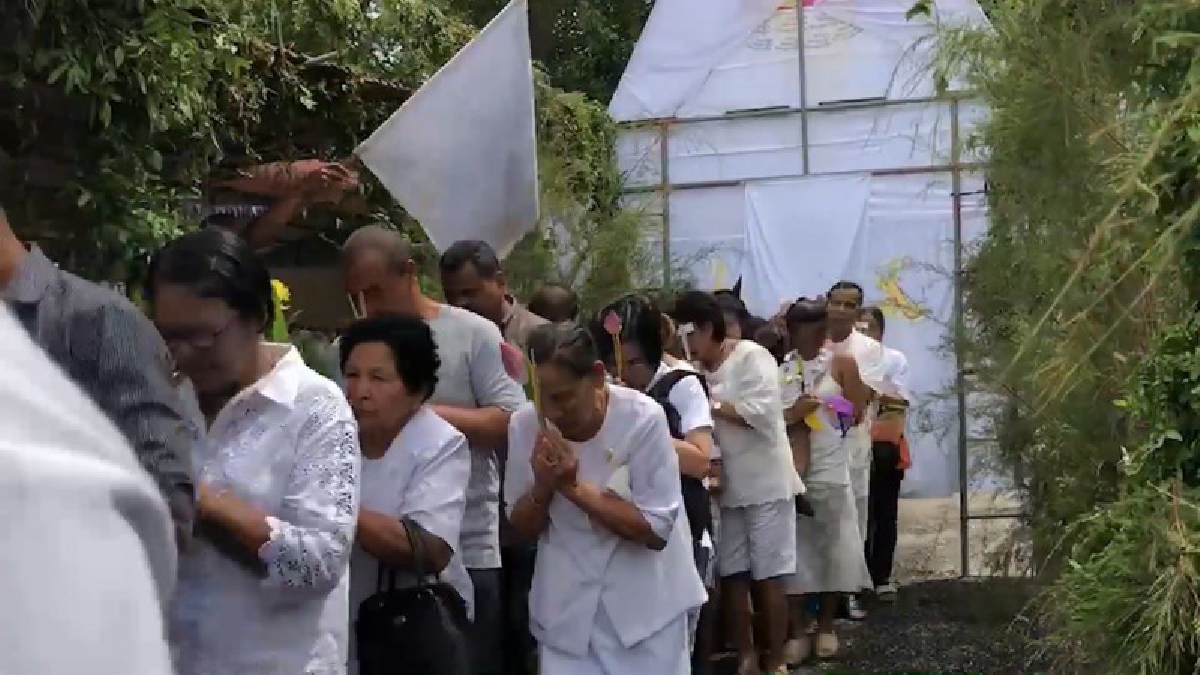 พิธีลอดซุ้มประตูป่าวันวิสาขบูชาหนึ่งเดียวในสงขลา (ชมคลิป)