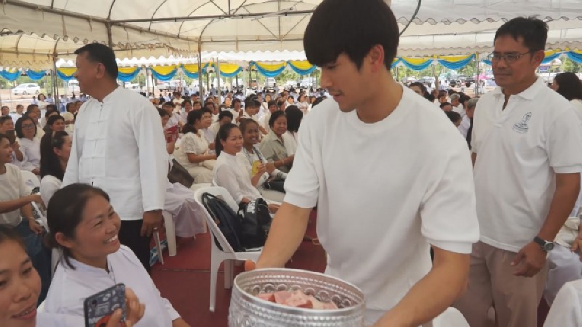 "ณเดชน์" ดารานักแสดง ได้ ร่วมทำบุญในวันวิสาขบูชาที่วัดดัง จ.อุดรฯ (ชมคลิป)