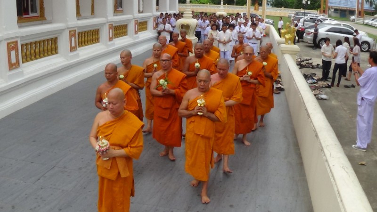 นครนายก ชาวจังหวัดนครนายกทำบุญเวียนเทียนวันวิสาขบูชา
