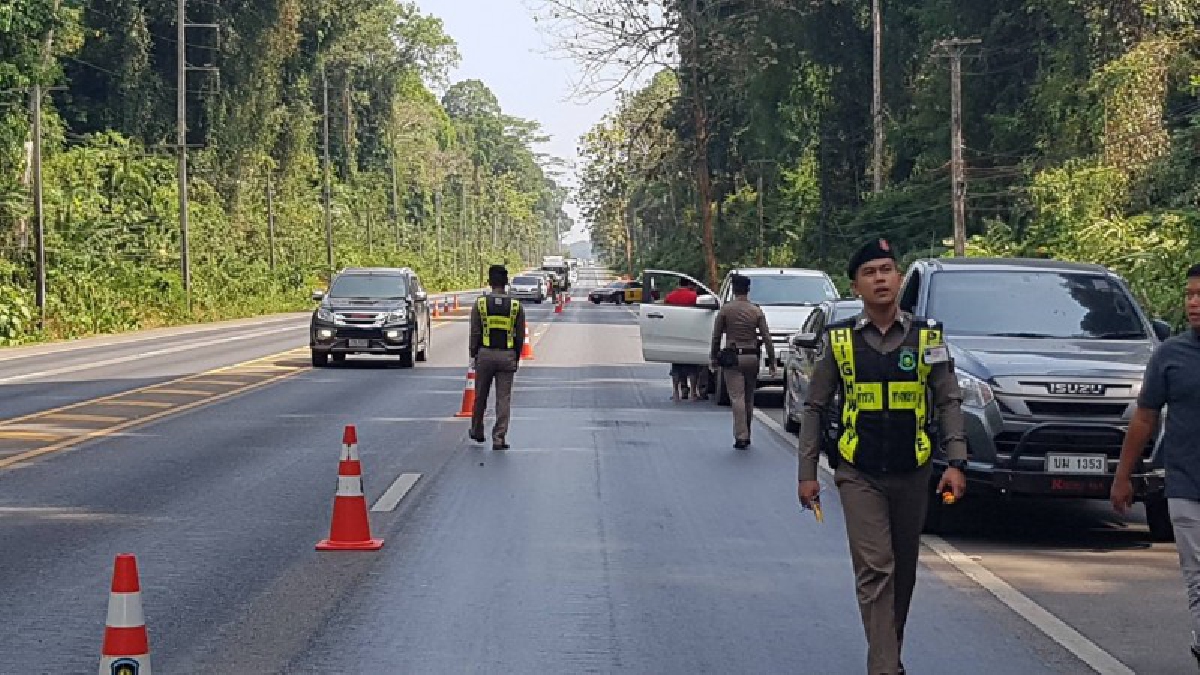 ตร.ตั้งจุดสกัดคุมเข้ม รถต้องสงสัย ป้องกันผู้ไม่หวังดี ก่อเหตุ