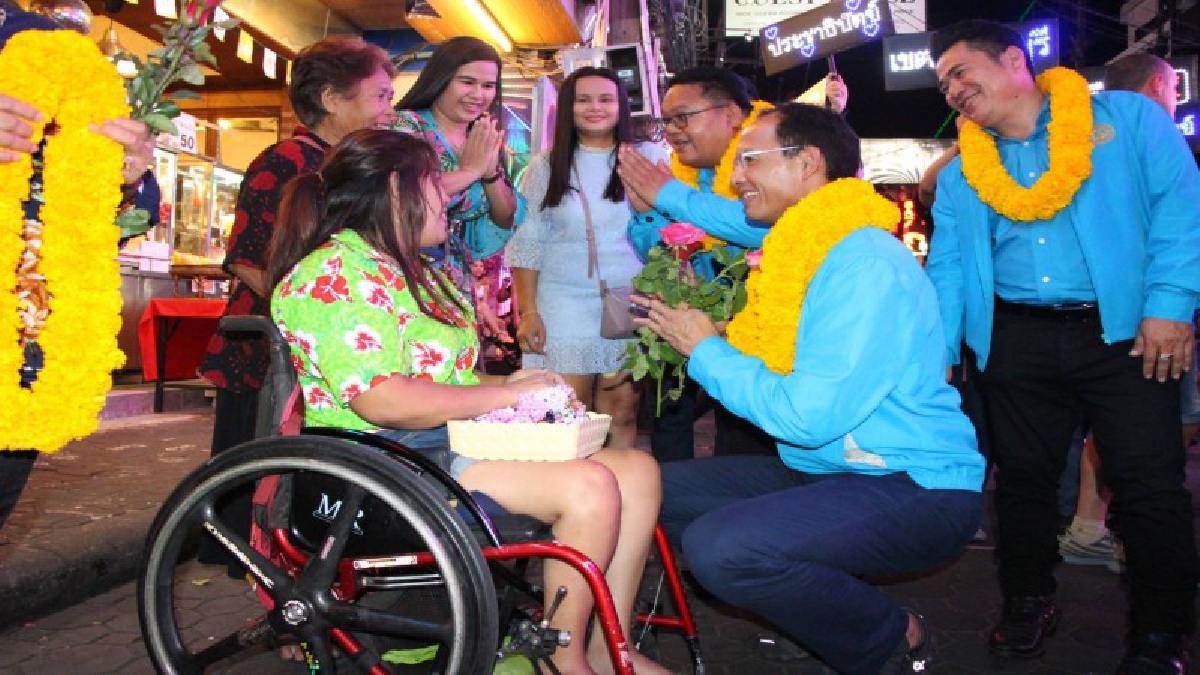 กรณ์ ช่วยลูกพรรคประชาธิปัตย์หาเสียงที่พัทยา เบอร์ 2 เขต 5 และเบอร์ 8 เขต 7 ชูนโยบายพลิกฟื้นเศรษฐกิจ แก้จนเพื่อคนชลบุรี