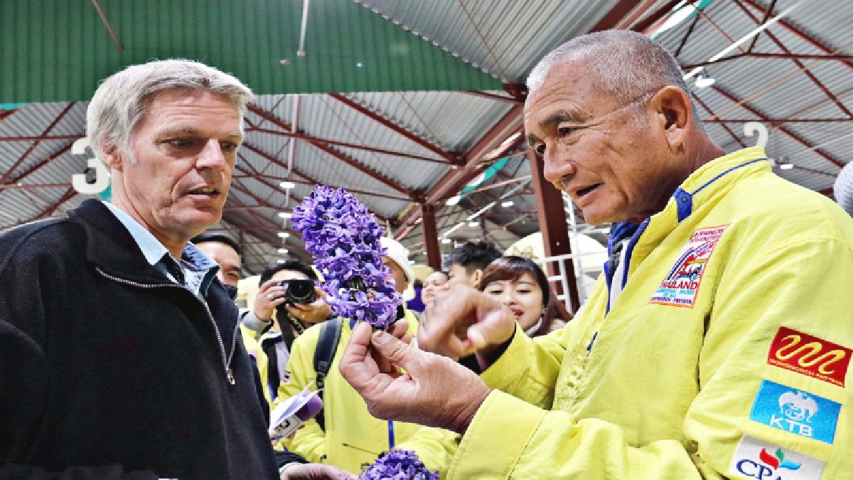 รถบุปผชาติ สวนนงนุชพัทยา ตกแต่งเตรียมอวดโฉมงานพาเหรดดอกไม้ เผยแพร่ความเป็นไทยสู่ทวีปยุโรป