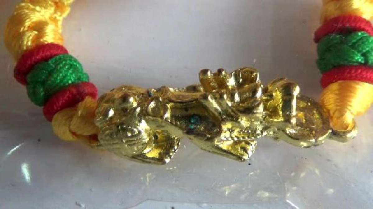 เครื่องรางปี่เซียะสร้อยข้อมือเชื่อว่านำมาสวมใส่จะได้โชคลาภกำลังมาแรงคนไทยและจีนแห่เช่าบูชาที่วัดศรีดอนมูล อ.สารภี