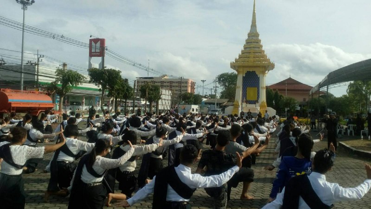 น้ำตานองหน้า !! พลังสตรี 160 ชีวิตแต่งชุดไว้ทุกข์ ซ้อมใหญ่รำถวายชุดสำนึกในพระมหากรุณาธิคุณ หน้าพระเมรุมาศจำลอง (คลิป)