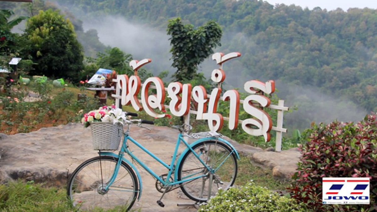 นักท่องเที่ยวประทับใจ รับลมหนาวเหนือโครงการอ่างเก็บน้ำห้วยรี แห่ถ่ายรูปคู่ต้นสักทองรูปหัวใจ
