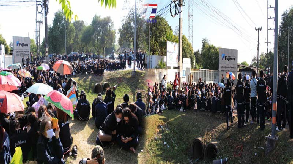 กลิ่นมันโชย..!! พนักงานโรงงาน เกือบ 500 ชีวิต รวมตัวเรียกร้อง เหตุผู้บริหารไม่อนุญาตให้เข้าทำงาน หลังมีการเรียกร้องโบนัสปลายปี (ชมคลิป)
