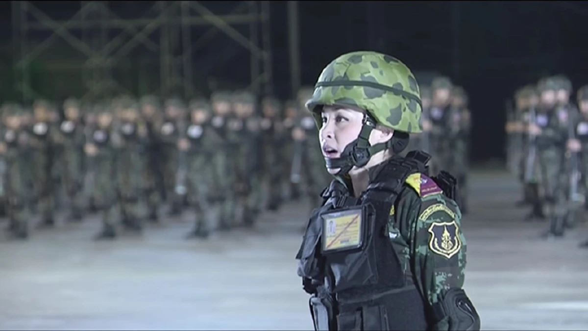 ภาพสุดยิ่งใหญ่!!! นายทหารมหาดเล็กรักษาพระองค์ฯ 897 นาย สวนสนามเนื่องในวันราชวัลลภครบรอบ 148 ปี หน้าพระที่นั่ง "รัชกาลที่ 10"  (มีภาพ)