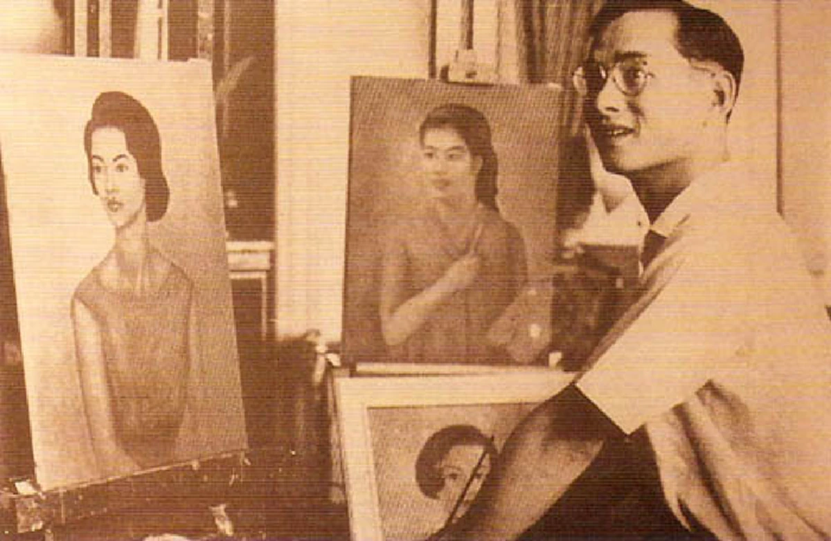 ซาบซึ้ง สุดหัวใจ!! เปิดภาพวาดฝีพระหัตถ์ ในหลวง รัชกาลที่ 9 ส่วนใหญ่เป็น พระสาทิสลักษณ์ ราชินี (มีคลิป)