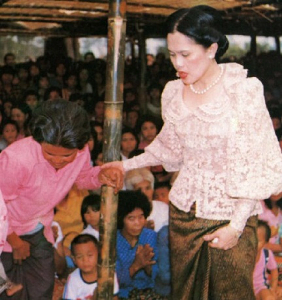 เรื่องเล่าซาบซึ้งจากป๋าเปรมพระราชินีทรงมุ่งมั่น พระทัยเด็ดเดี่ยวในการทรงงาน ทรงงานข้ามคืน ไม่ยอมเสวยเช้า ทรงรักราษฎรยิ่งกว่าพระองค์เอง