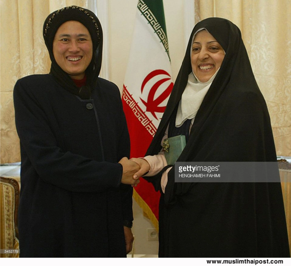 สุดงดงาม!! ภาพสมเด็จพระเทพฯ ทรงฉลองพระองค์ "ฮิญาบ" ครั้งเสด็จเยือนอิหร่าน ความสัมพันธ์อันแนบแน่นกว่า 400 ปี (มีภาพ)