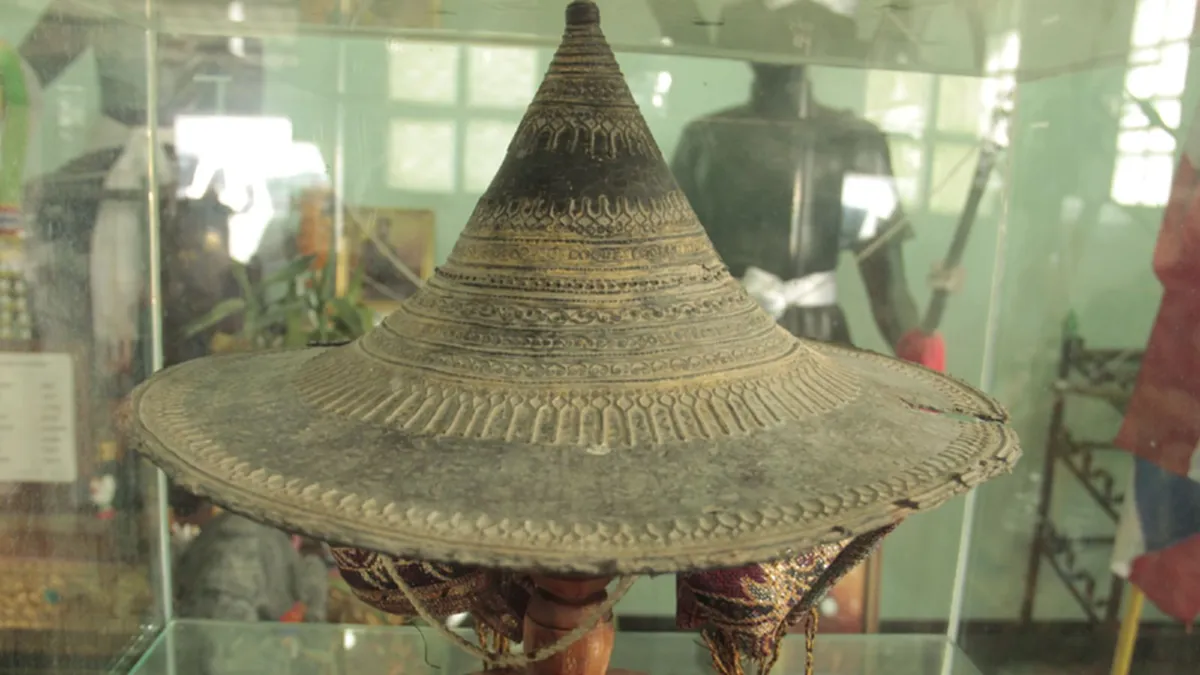 ด่วน!!!...พบพระมาลา"สมเด็จพระนเรศวรฯ" อายุกว่า 400 ปี ด้วยการตามหาจากภาพถ่าย พบลวดลายเป็นยันต์แปดทิศ แบบนี้ของแท้แน่นอน (ชมภาพ)