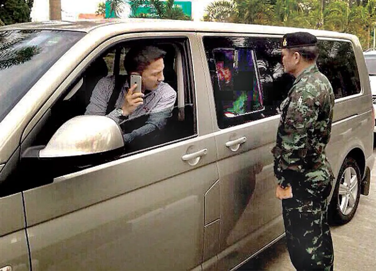 "ยิ่งลักษณ์" โอดถูกตร.ติดตาม ถามจริงที่ผ่านมา "สารวัตรหนุ่ย" ไม่ใช่ตร.หรอกเหรอ?? (รายละเอียด)