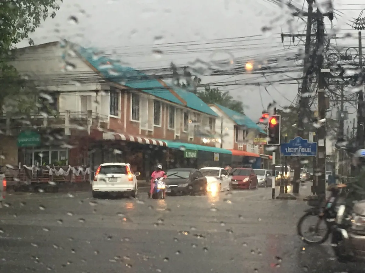 กรมอุตุเตือน!!! "ภาคใต้" เตรียมรับมือกับฝนตกหนัก 21-25 ม.ค. นี้