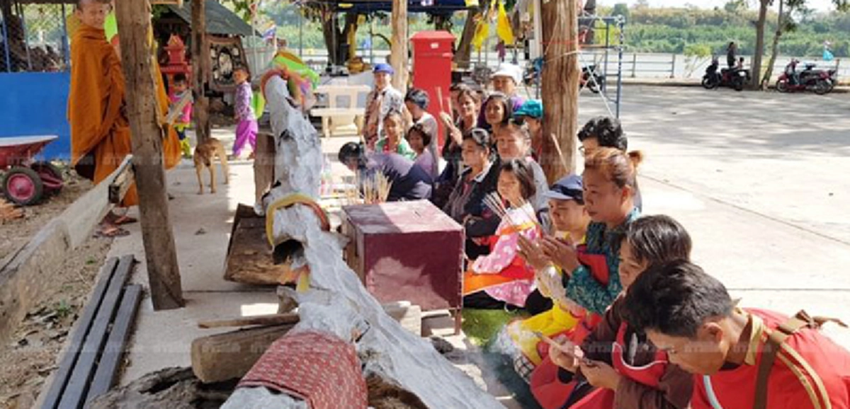 แม่ศรีชะไบทอง ที่สำนักสงฆ์แก่นคันสูง เมตตาแม่ค้าขายอาหารได้มานับล้าน