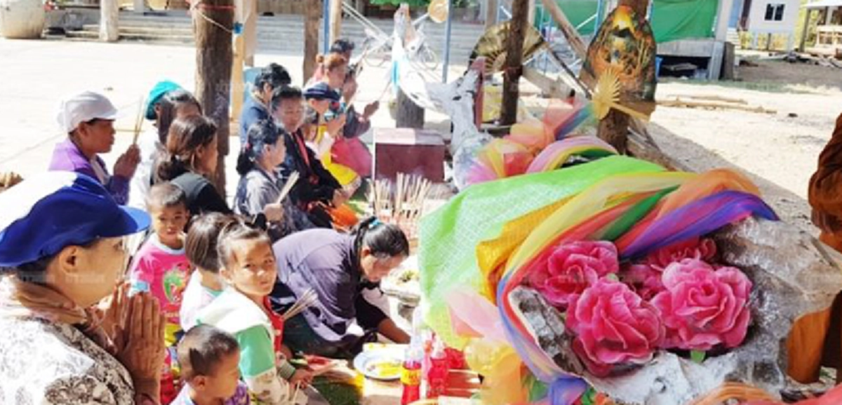 แม่ศรีชะไบทอง ที่สำนักสงฆ์แก่นคันสูง เมตตาแม่ค้าขายอาหารได้มานับล้าน