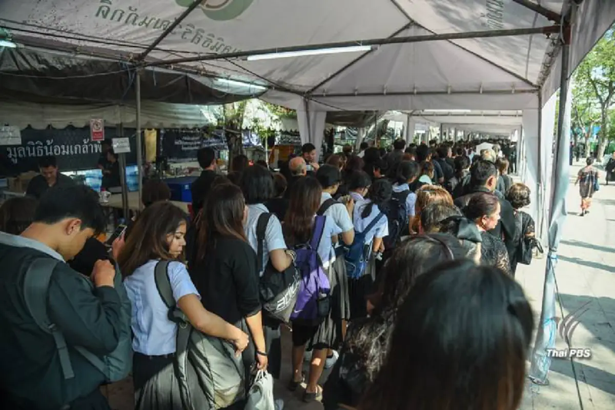 จะครบ100วันแล้วที่พระองค์ท่านจากเราไป....คนไทยพร้อมสืบสานพระราชปณิธาน ในหลวง ร.9