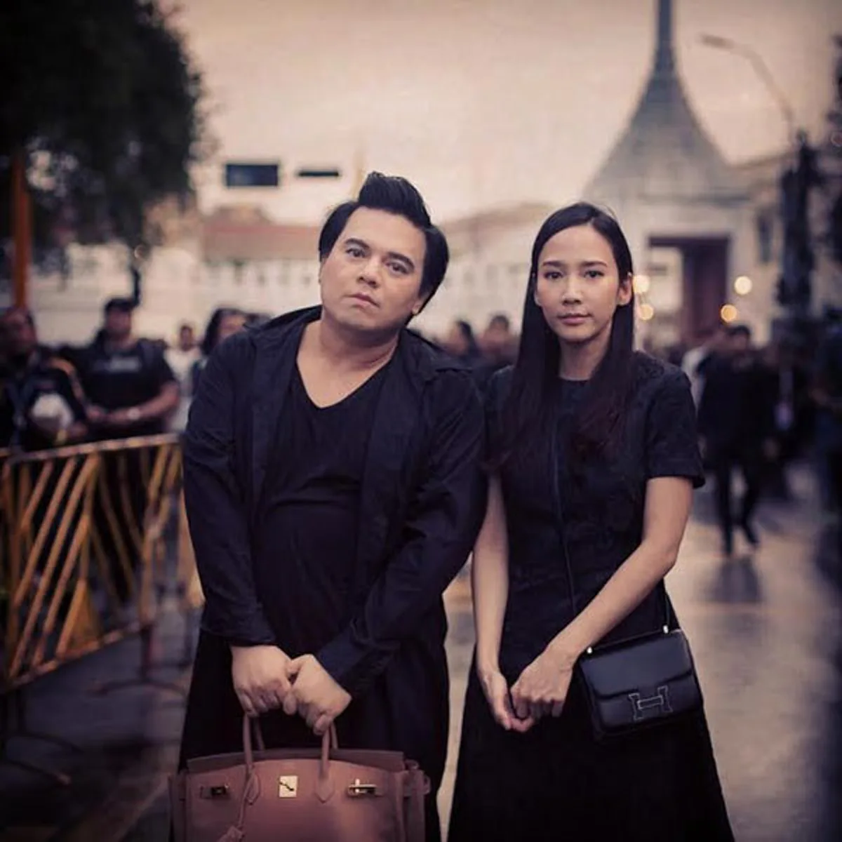 ระวัง!!!! "อั้ม-เอ ศุภชัย" โพสต์เตือนอย่าหลงเชื่อมิจฉาชีพ หลอกโอนเงิน อ้างซื้อของแจกคนถวายความอาลัย