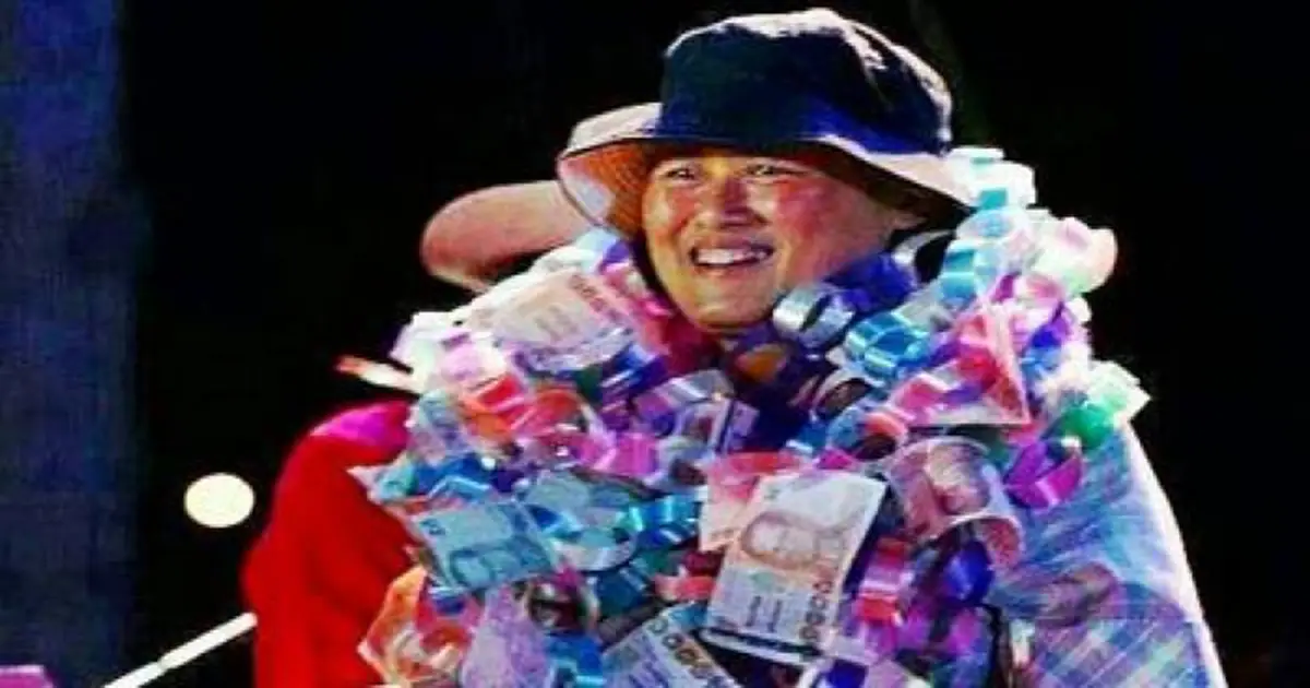 เผย! เพลงลูกทุ่งที่พระเทพฯ โปรดขับร้องเป็นพิเศษ จากหนังสือ "เย็นศิระเพราะพระบริบาล" และย้อนความทรงจำสุดประทับใจกับเพลง "ขอใจเธอแลกเบอร์โทร" 