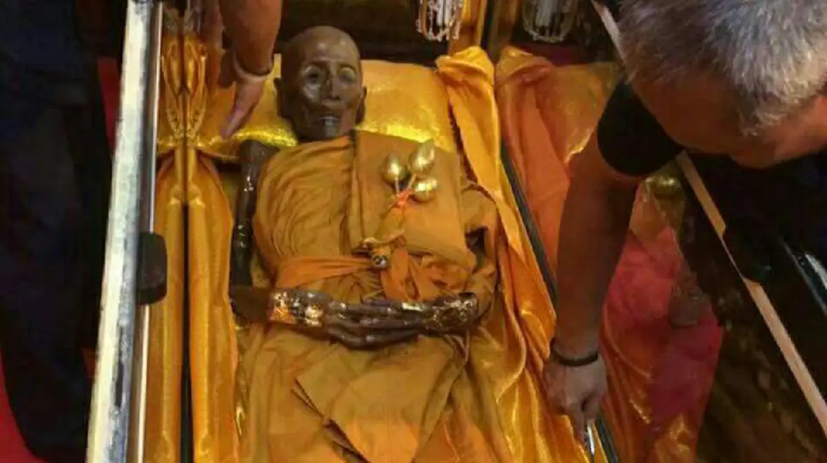 ยกมือท่วมหัว!!ปาฏิหาริย์"หลวงปู่บ๊ก"พระเกจิ5แผ่นดินผู้มีวาจาสิทธิ์หลังจากละสังขารสรีระไม่เน่าเปื่อยอยู่ในโลงแก้ว