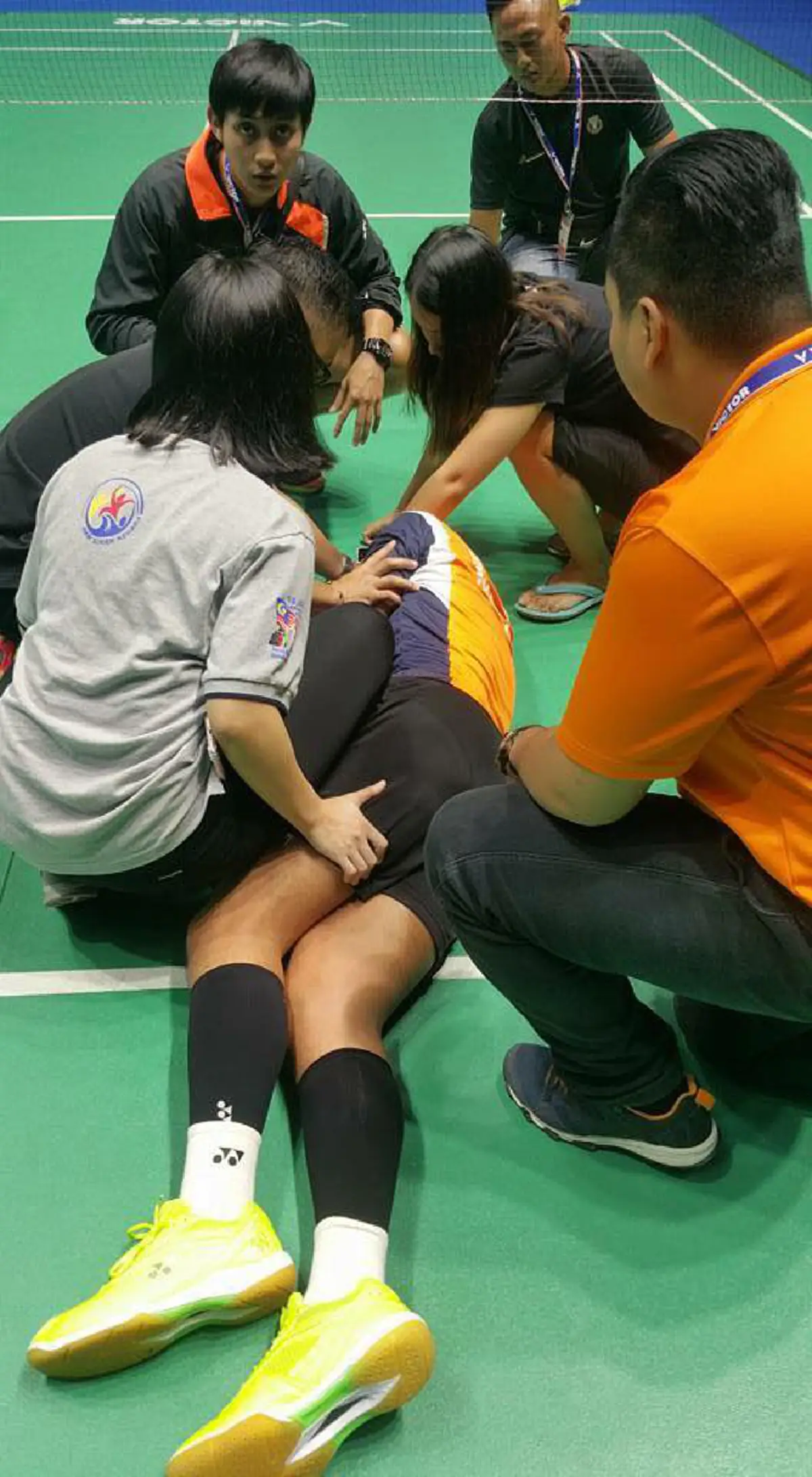 ด่วน! ล้มคาสนาม!!! นำตัว "ตะวัน" แฟน "เมย์ รัชนก" ส่งโรงพยาบาล (รายละเอียด)