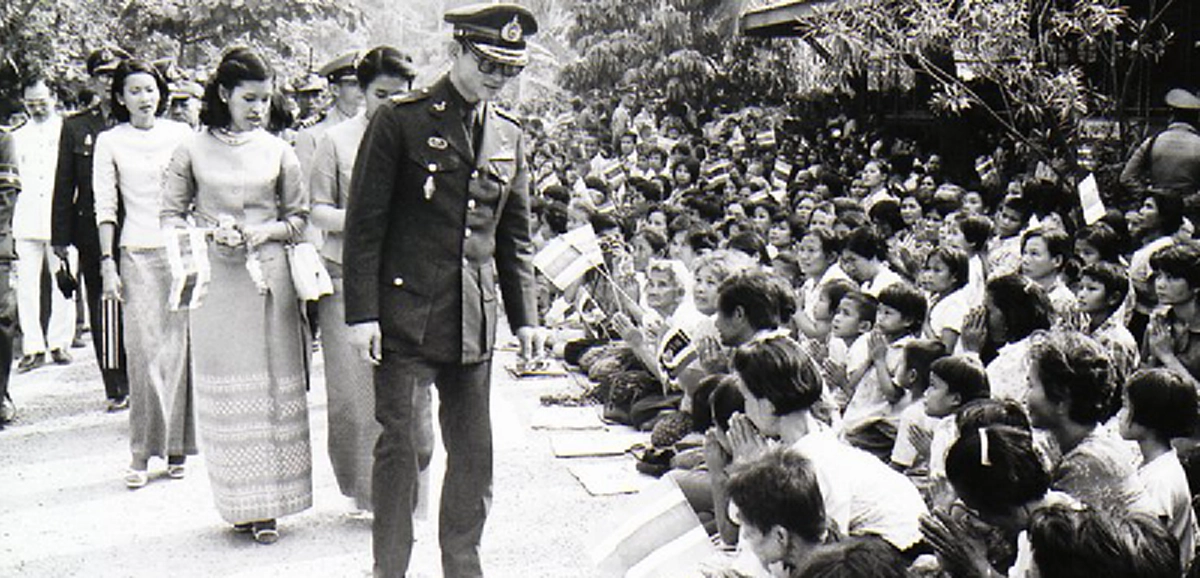 "ยายจ๋า ขอดื่มน้ำฝนในถังสักแก้วได้ไหม" พระราชดำรัสที่ทำเอาหญิงชราถึงกับอึ้ง เพราะด้วยรักและเทิดทูลท่านไว้สุดหัวใจ