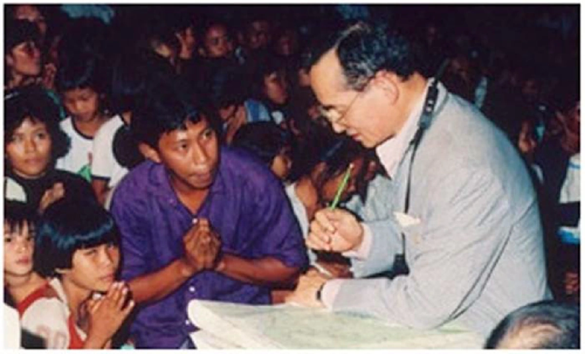 เผยเรื่องราวในน้ำพระทัย ทรงนึกถึงประชาชนตลอดเวลา ย้อนเล่าเหตุการณ์ตราตรึง ที่ในหลวง ร.9 ถึงกับแย้มพระสรวลตรัสว่า ฉันดีใจมาก 