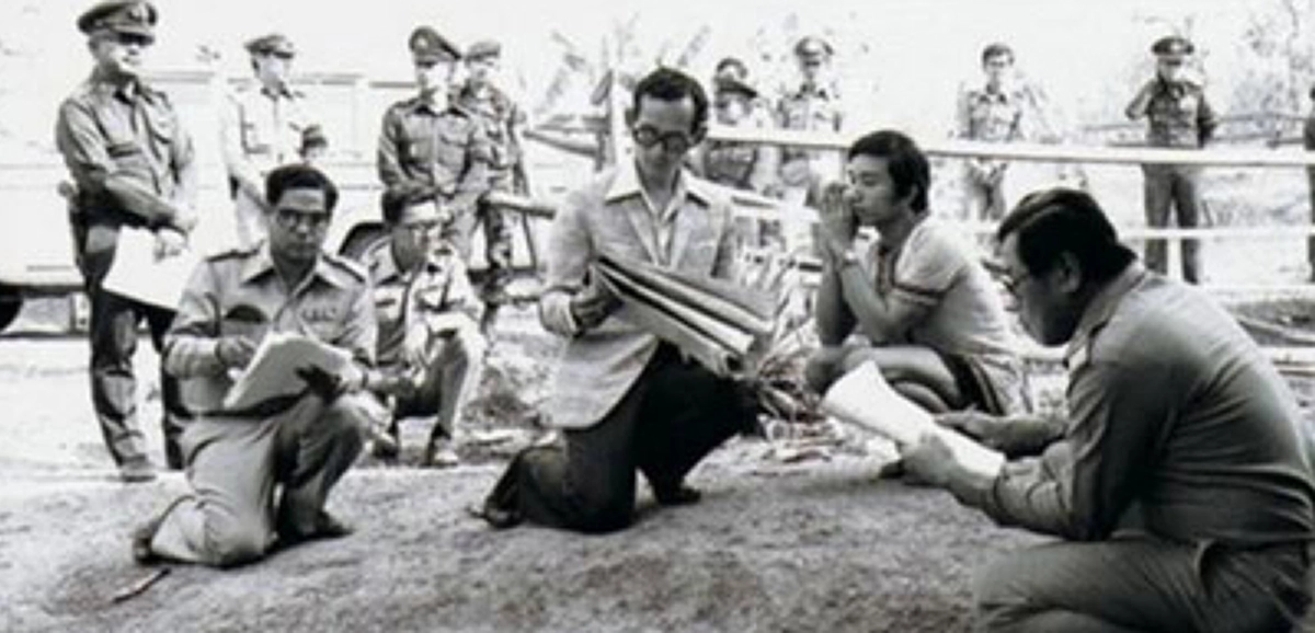 ทุกโครงการของในหลวง ร.๙ ทรงทำประชาพิจารณ์ด้วยพระองค์เอง.. ด้วยการไปคุยกับชาวบ้านในทุกที่ที่ทรงงาน นั้นละ "ประชาพิจารณ์ต้นแบบ"