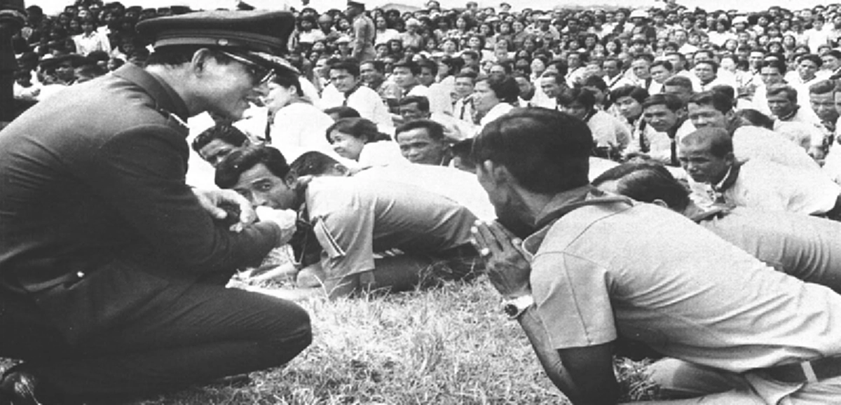 ทุกโครงการของในหลวง ร.๙ ทรงทำประชาพิจารณ์ด้วยพระองค์เอง.. ด้วยการไปคุยกับชาวบ้านในทุกที่ที่ทรงงาน นั้นละ "ประชาพิจารณ์ต้นแบบ"