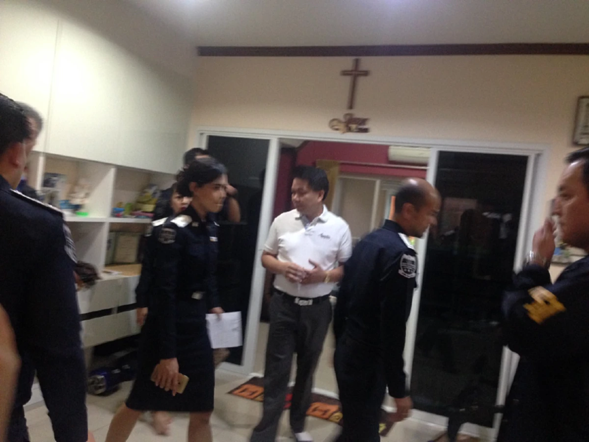 งานเข้าบานตะไท!!!  ดีเอสไอบุกบ้านบก.สื่อดังเปิดแชร์ลูกโซ่ ตุ๋นเหยื่อนับหมื่นรายเสียหายกว่า 1,000 ล้านบาทเจอหลักฐานอื้อจ่อชงปปง.อายัดทรัพย์