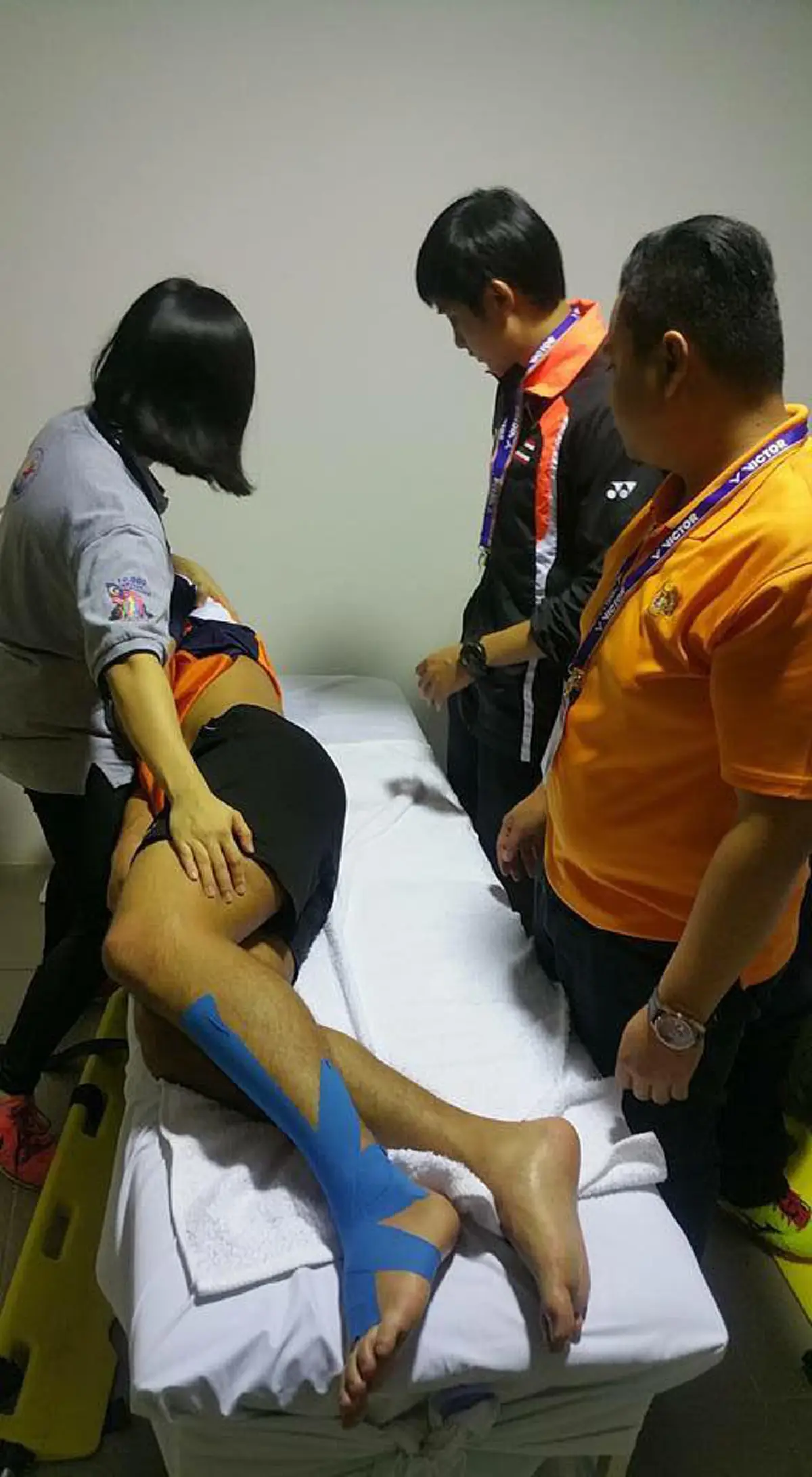 ด่วน! ล้มคาสนาม!!! นำตัว "ตะวัน" แฟน "เมย์ รัชนก" ส่งโรงพยาบาล (รายละเอียด)