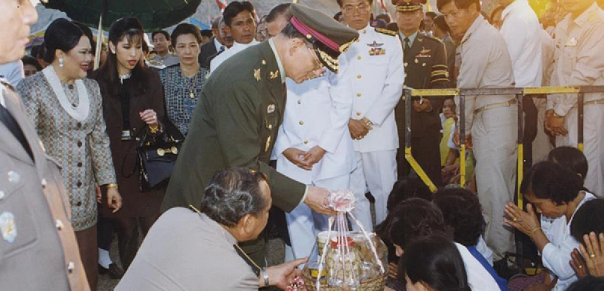 "พระมหากษัตริย์ผู้ยิ่งใหญ่ ข้าแผ่นดินตัวน้อย คนนี้จะถวายความจงรักภักดีตลอดไป" จากภาพแทนใจของคนไทยที่มีต่อพ่อหลวงรัชกาลที่ ๙
