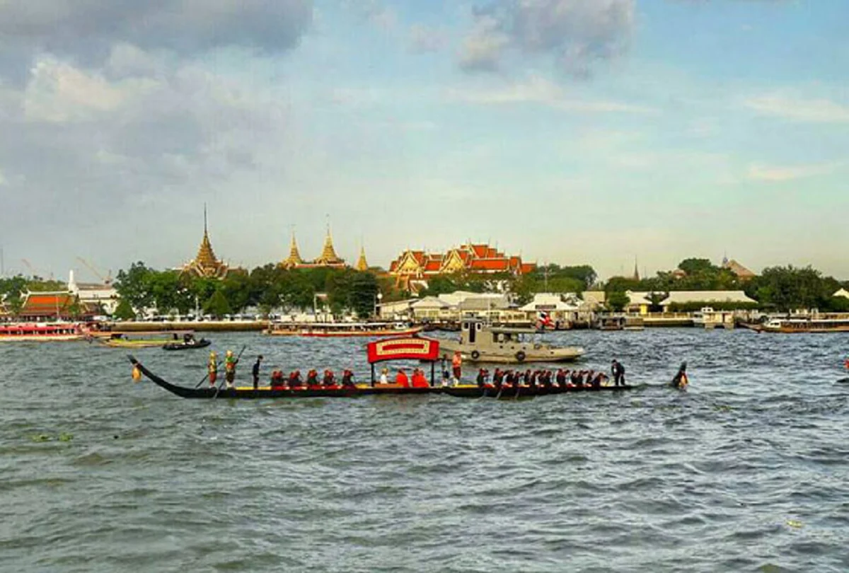 กองทัพเรือจัดงาน "จากคงคาสู่มหานทีราชนาวีอาลัยฯ" แสดงความอาลัยในโอกาสสตมวาร 100 วัน แห่งการเสด็จสวรรคต ในหลวง ร.๙