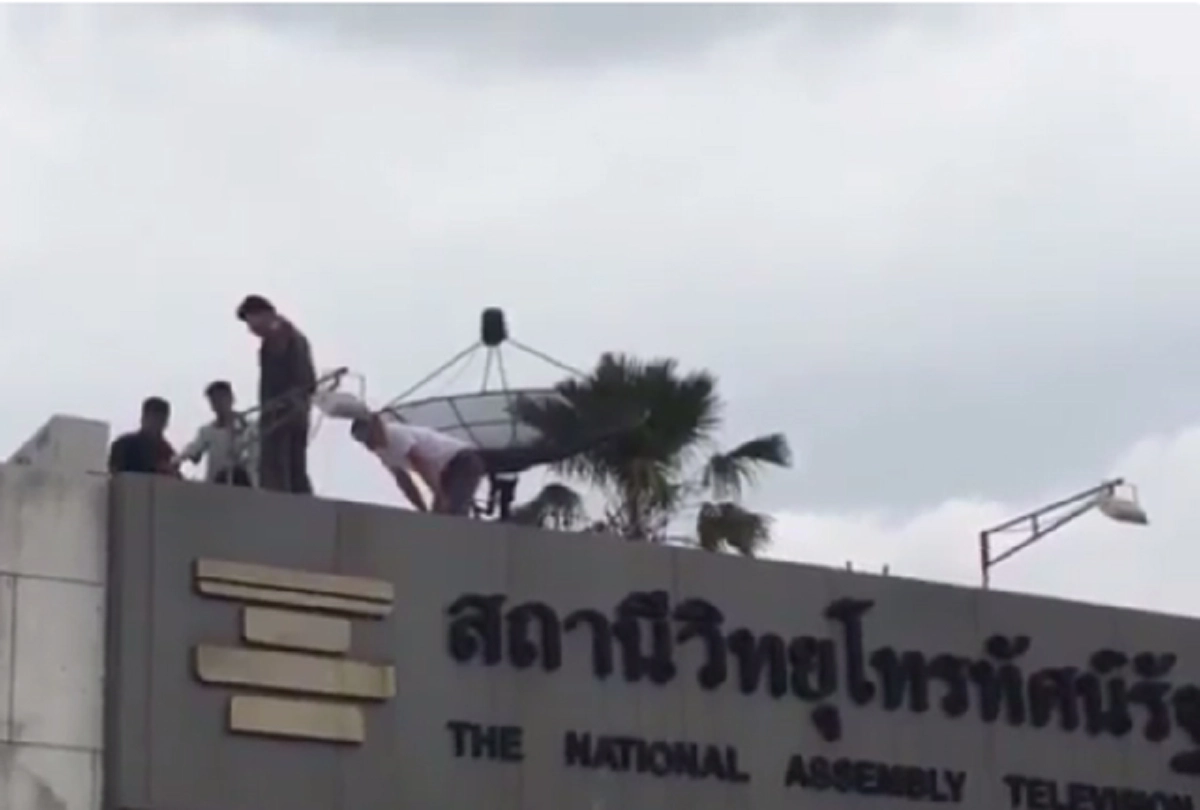 ด่วน !!! แอร์รัฐสภาระเบิด! 2 ครั้ง ควันขโมงพวยพุ่ง ไร้คนบาดเจ็บ คาดจากสาเหตุ???
