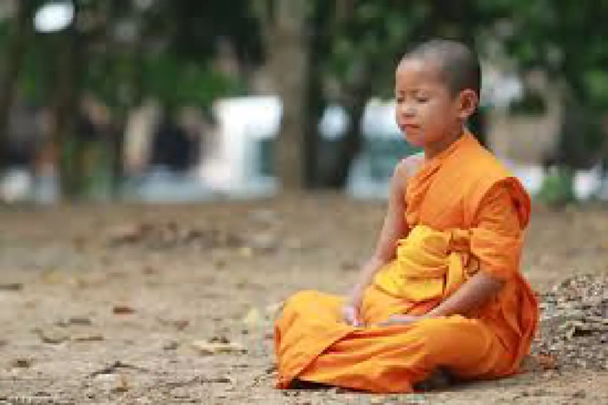 รู้ไหมว่าระหว่างสวดมนต์กับนั่งสมาธิ มีผลดีต่างกันขนาดไหน