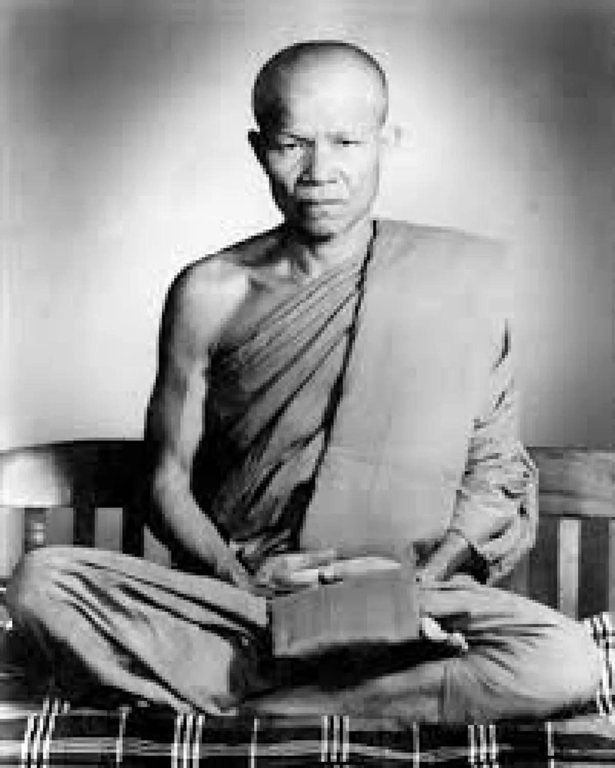 หลวงตามหาบัวเผยเคล็ดลับการทำบุญกรวดน้ำ! บุญจะถึงผู้รับหรือไม่...จุดสำคัญอยู่ที่การอุทิศ!!