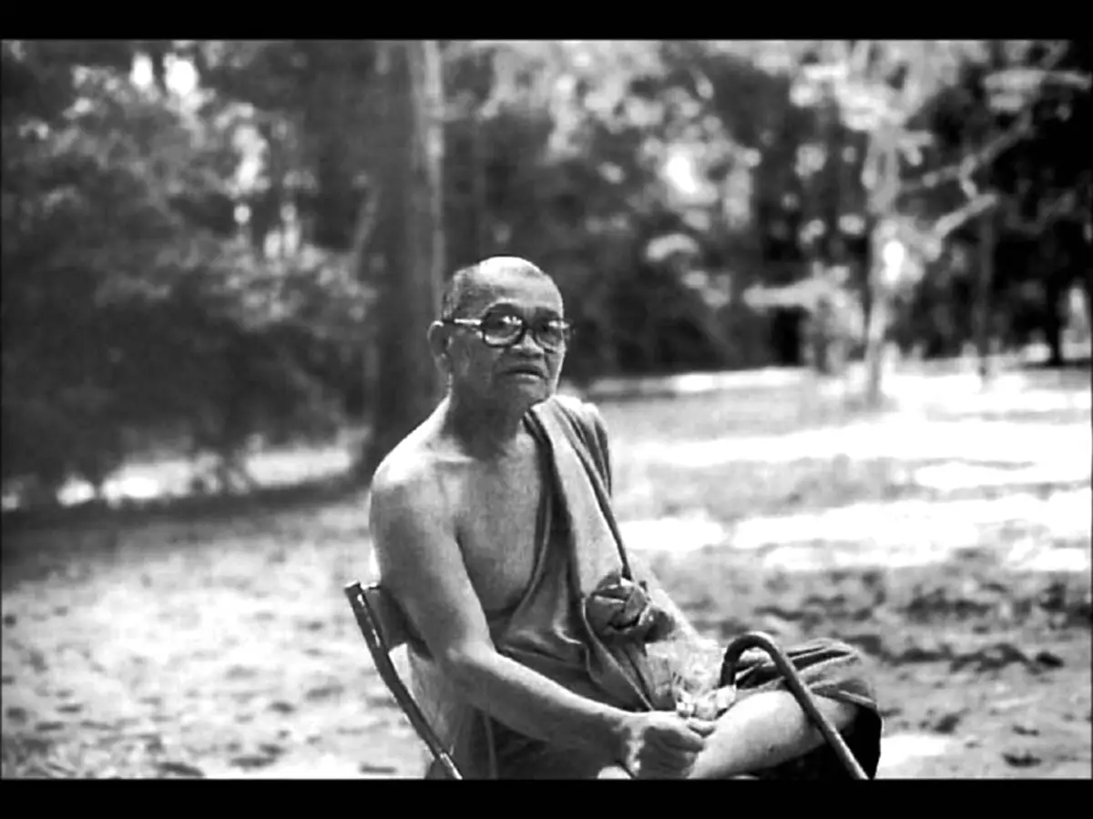 “ผมบอกวินัยท่านผิดข้อหนึ่ง” ปริศนาธรรม จากความผิดพลาดเล็กน้อย ที่อาจส่งผลไปตลอดชีวิต หากคิดวางเฉย จาก พระต่างถิ่นที่มอบแก่หลวงปู่ชา!!!