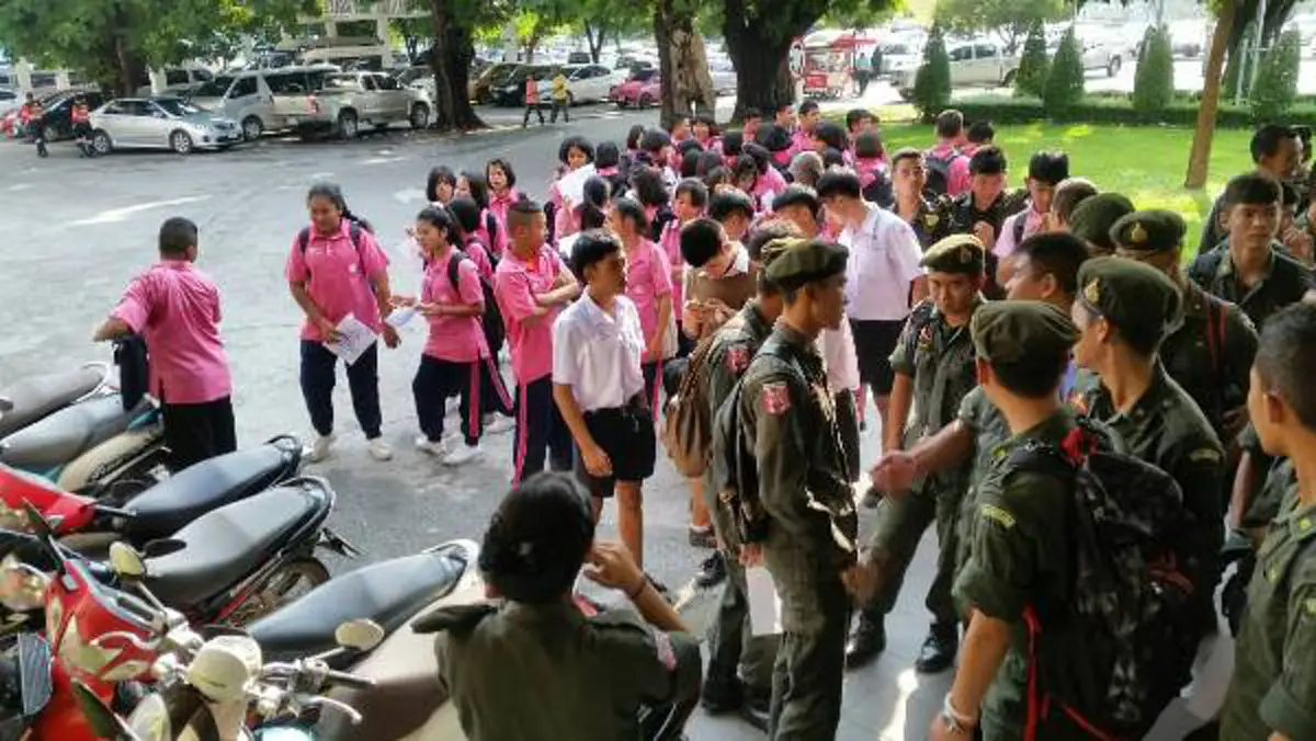 ดังสุดๆก็ฉาวสุด!! ครูรร.จ่านกร้องแชมป์ประกวดลูกทุ่งร่วมนร.บุกร้องผู้ว่าฯ สอบผอ.ร.ร.ส่อพฤติกรรมทุจริต17 ข้อหาหนักไม่น่าเชื่อเป็นไปได้ขนาดนี้