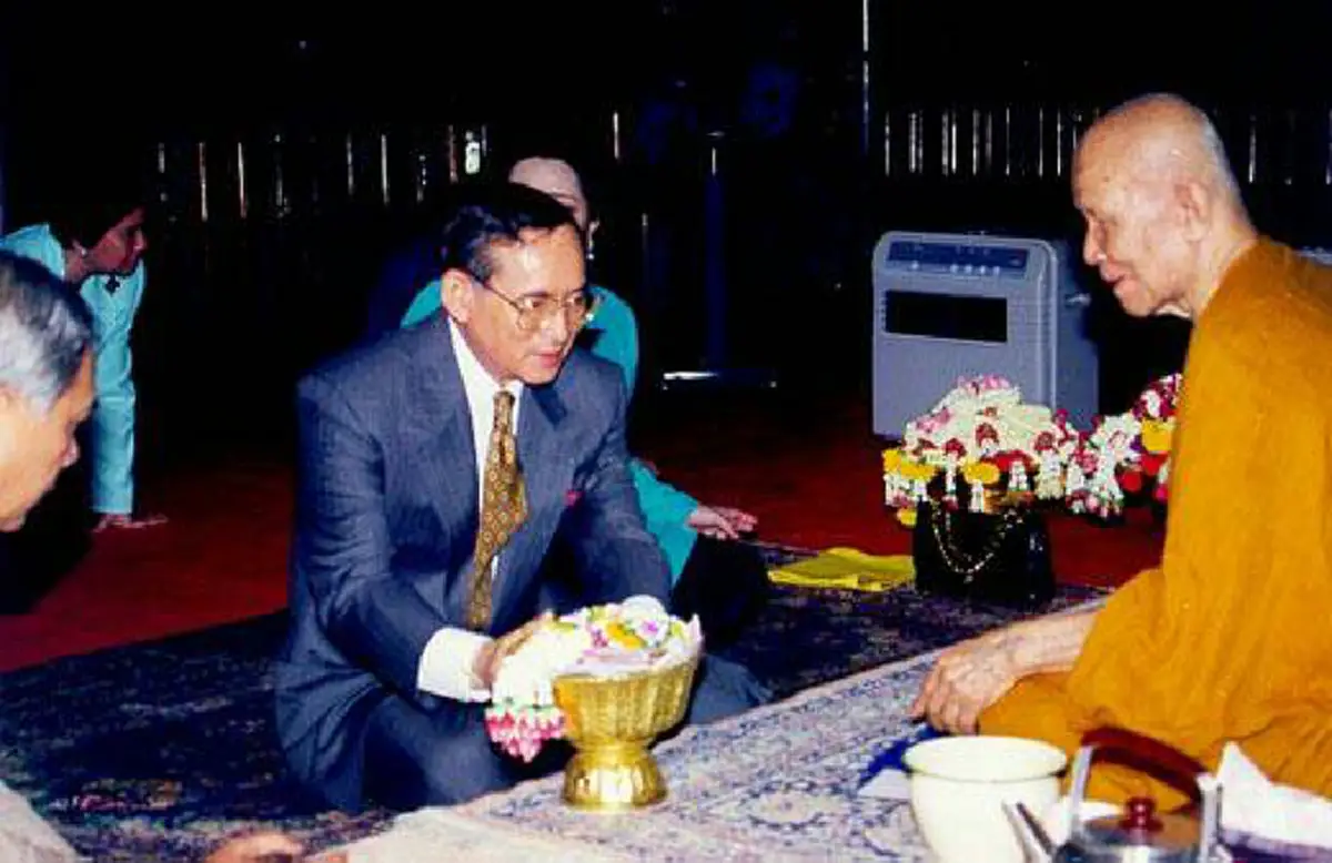 ความรู้สึกของ"พระอริยเจ้า"แห่งแดนอีสาน "หลวงตามหาบัว" กล่าวถึง"ในหลวง"พ่อของแผ่นดินไว้อย่างสุดซึ้ง กราบสาธุๆ