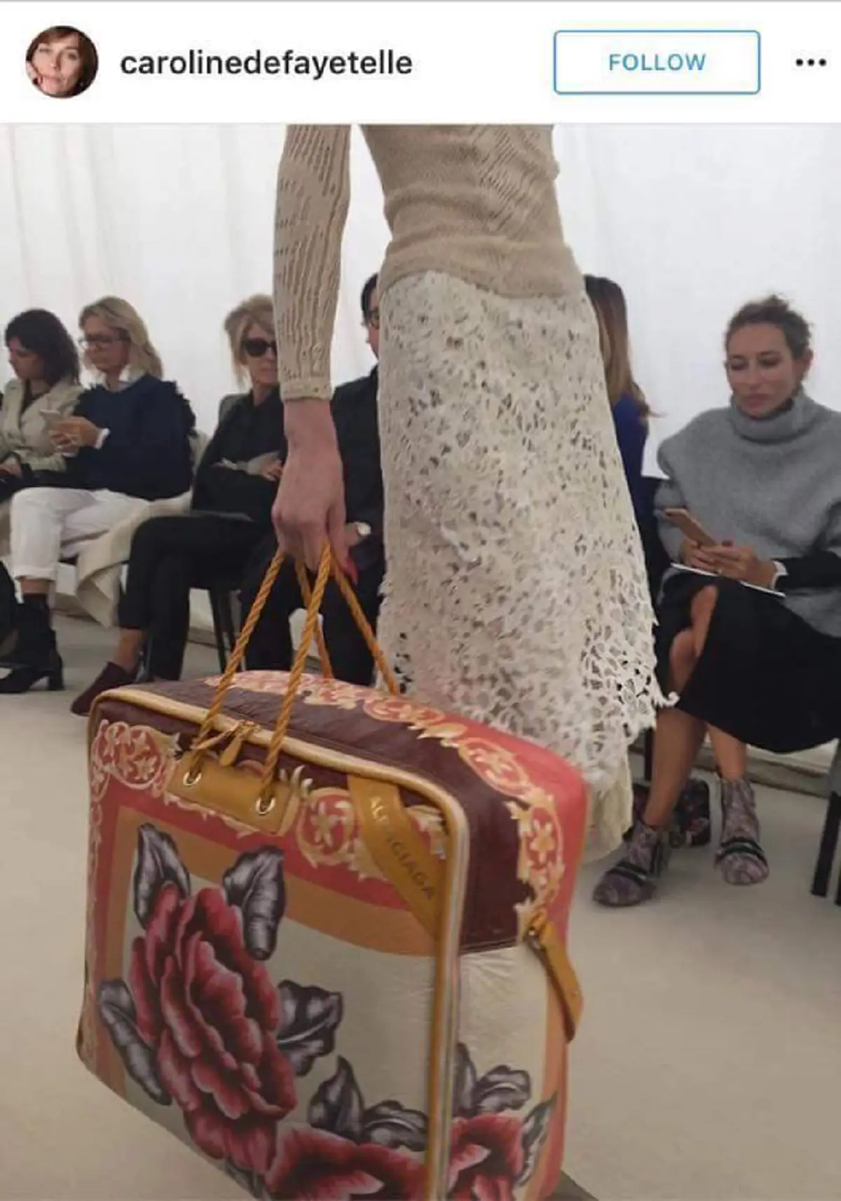 เอาอีกแล้ว Balenciaga เปิดตัวกระเป๋าคอลเลคชั่นใหม่ บนรันเวย์ ELLE Fashion week เก๋ไม่แพ้ใครแต่เอ๊ะ!!! มองยังไงก็เหมือน..(ภาพ,คลิป)