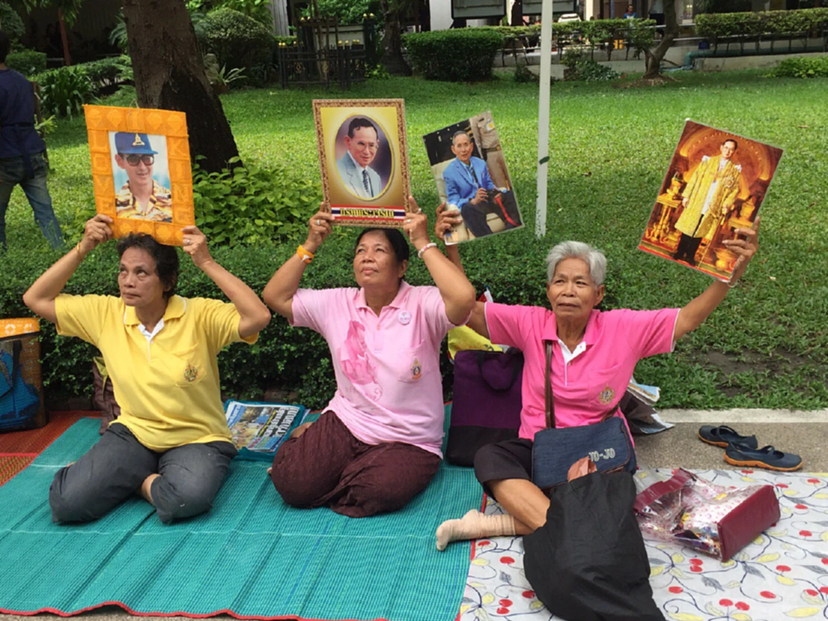 ฟังเเล้วปริ่มใจ!!! หากเจ็บแทนได้...ขอเจ็บแทน เสียงจากพสกนิกรที่รักพระเจ้าอยู่หัวยิ่งชีพ 