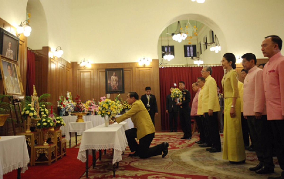 ที่สุดหัวใจคนไทย!! นายกฯประยุทธ์นำครม.ถวายพระพร "ในหลวง " ขอพระองค์ทรงพระเจริญยิ่งยืนนาน