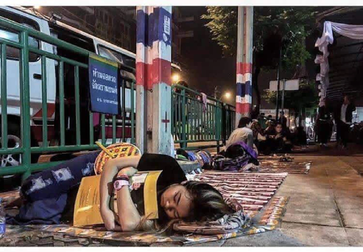 "เพราะฉันคือประชาชนของพระราชา" เห็นภาพแล้วน้ำตาไหล...ลำบากแค่ไหนก็ยอม