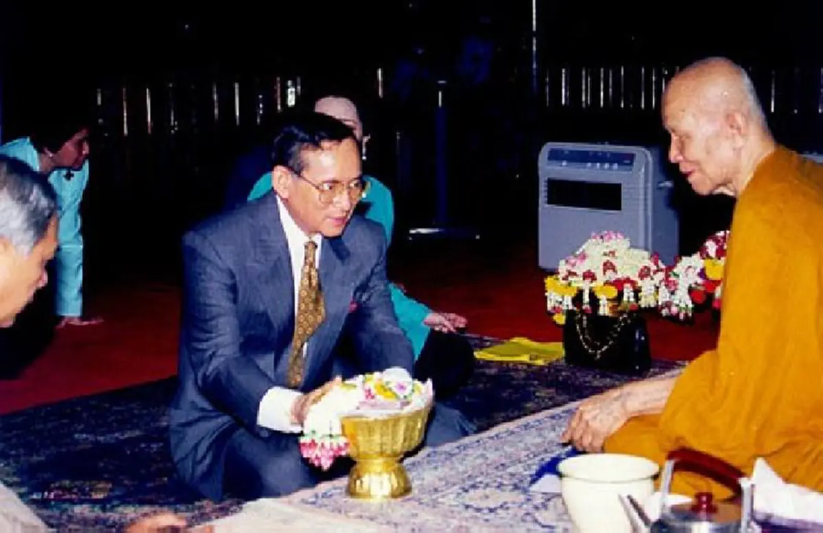 คำเทศนาหลวงตามหาบัว การดูหมิ่นในหลวง คือการโค่นชาติ เพราะนี่คือหัวใจของชาติ ไม่ใช่เรื่องเล็ก! พึงบูชาคุณของคนดี