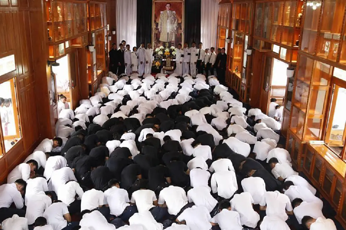 ประมวลภาพพสกนิกรทั่วไทยแปรอักษรน้อมถวายอาลัย"ในหลวง ร.๙"(ภาพ)