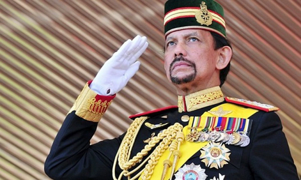 กษัตริย์บรูไนถวายพระพร พระเจ้าอยู่หัวรัชกาลที่ 10 เนื่องในวโรกาสที่พระองค์เสด็จขึ้นครองราชย์ (รายละเอียด) 