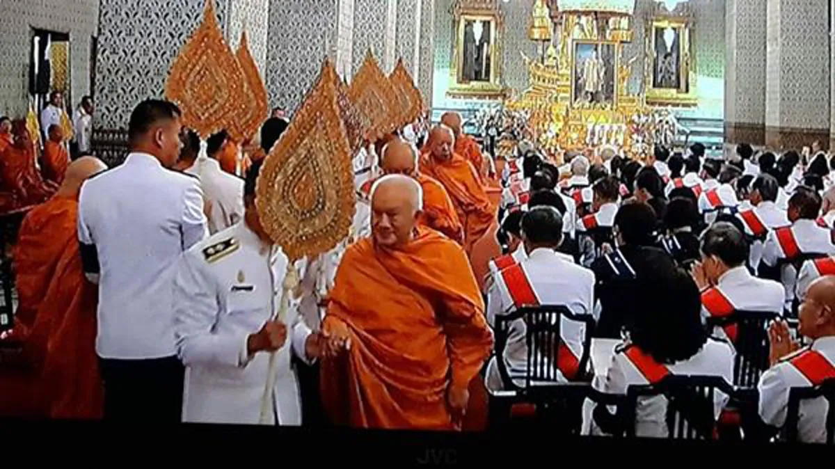 สมเด็จพระเจ้าอยู่หัวมหาวชิราลงกรณ บดินทรเทพยวรางกูร โปรดเกล้าฯสถาปนา "พระพรหมคุณาภรณ์" ขึ้นเป็น "สมเด็จพระพุทธโฆษาจารย์ " (ชมภาพ)