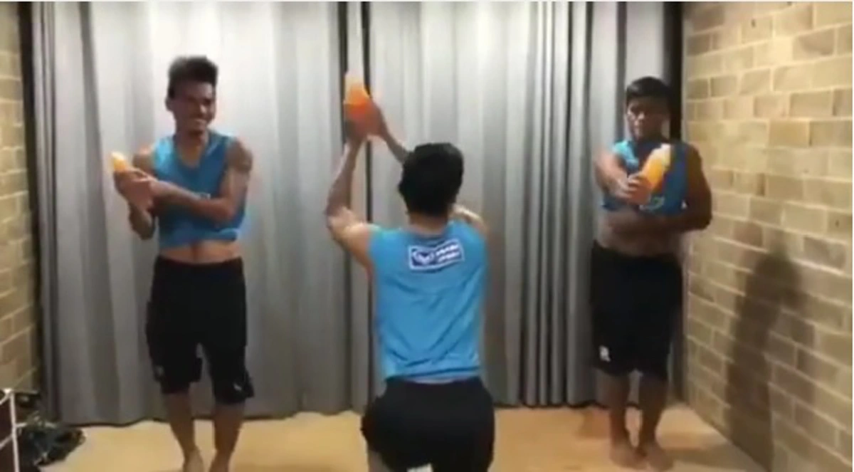 พริ้วไม่แพ้ในสนาม!!! "โค้ชซิโก้" โพสต์ไอจี คลิป 3 นักบอลโชว์ลีลาสุดฮาฉลองแชมป์ (คลิป)